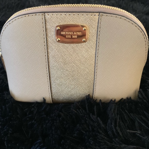 Gold MK Makeup bag - Picture 1 of 4